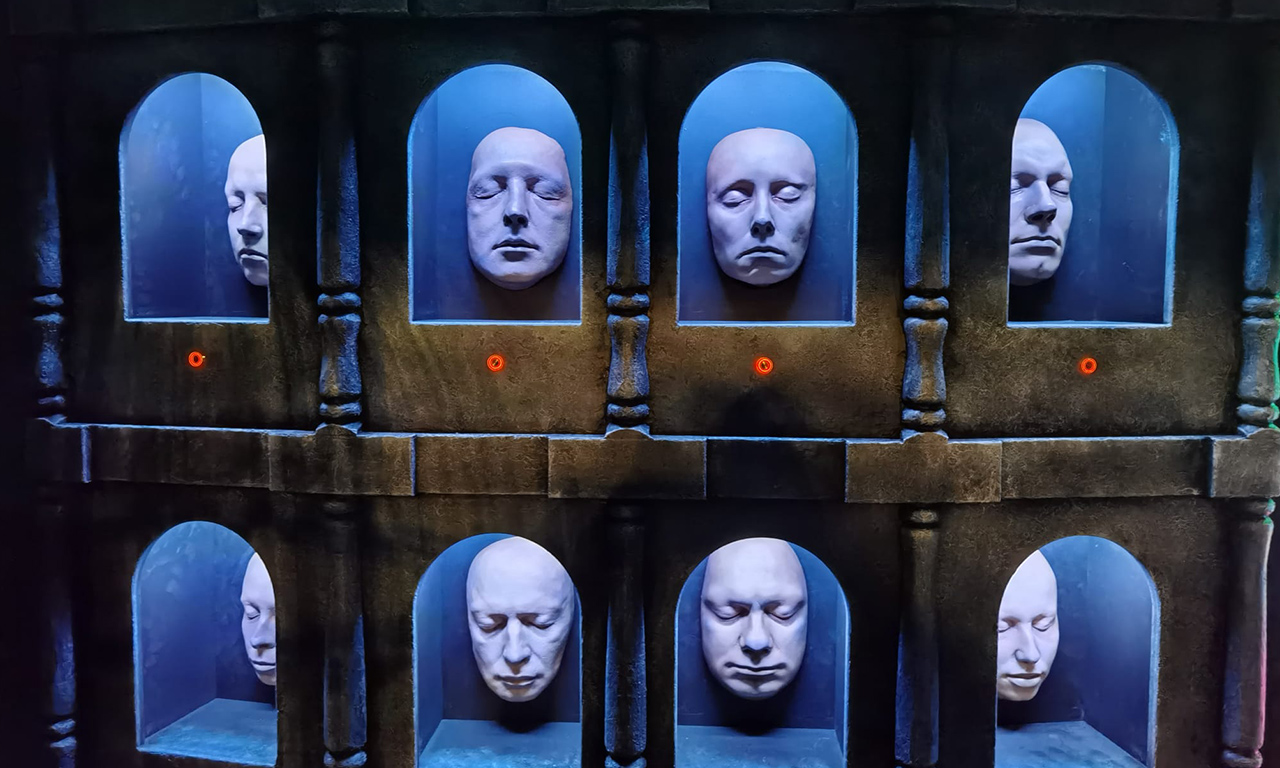 Snister Rooms – Gesichter