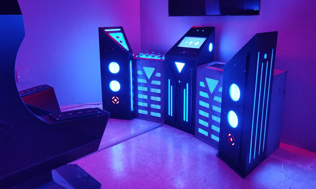 Snister Rooms – Spacewars Cockpit